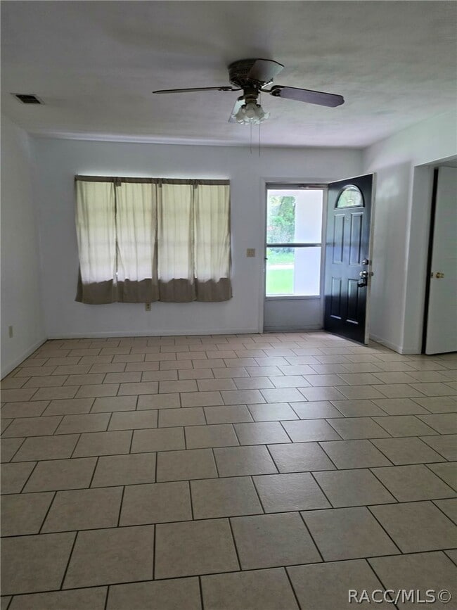 Building Photo - 6106 E Calico Ln