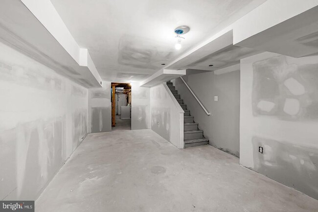 Building Photo - 1605 Clifton Ave