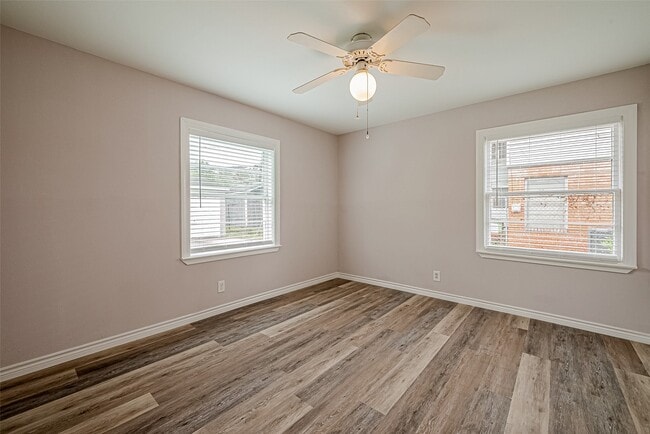 Building Photo - 4509 Larch Ln