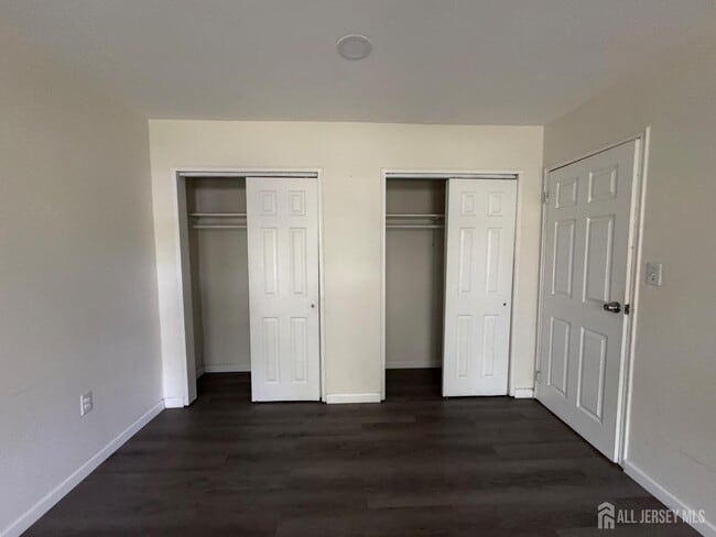 Building Photo - 289 Main St