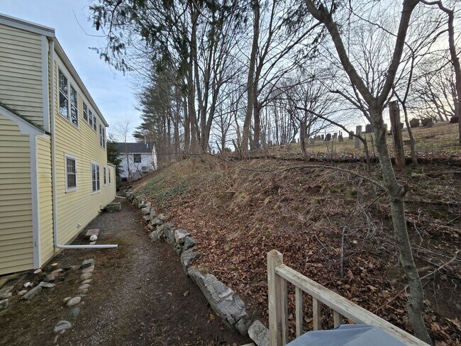 Building Photo - 5 Hillside Ave