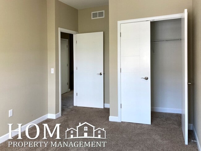 Building Photo - 3021 Bluestem Trl