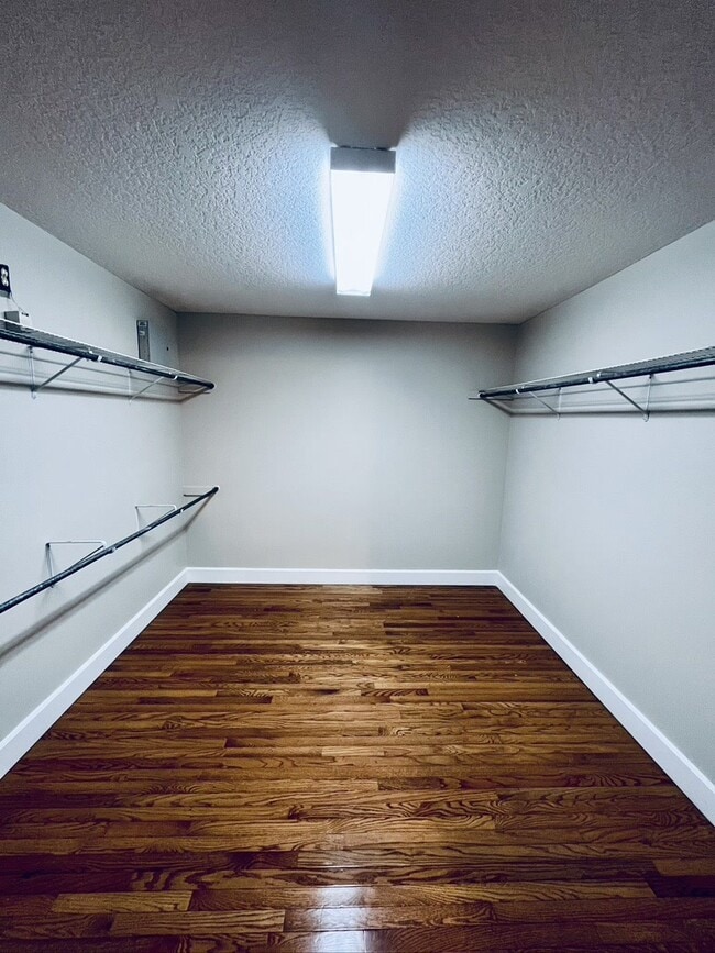 Building Photo - 273 Hollywood Forest Dr