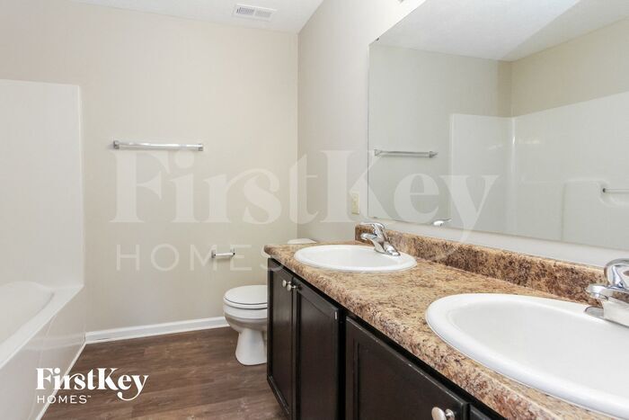 Building Photo - 884 Blue Ash Trail
