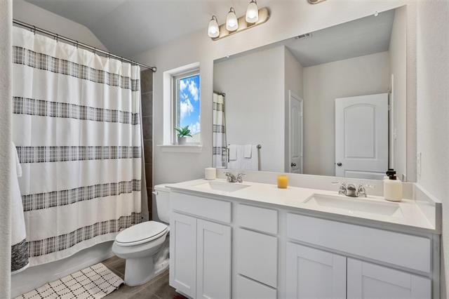 Building Photo - 1220 W Yarrow Ave