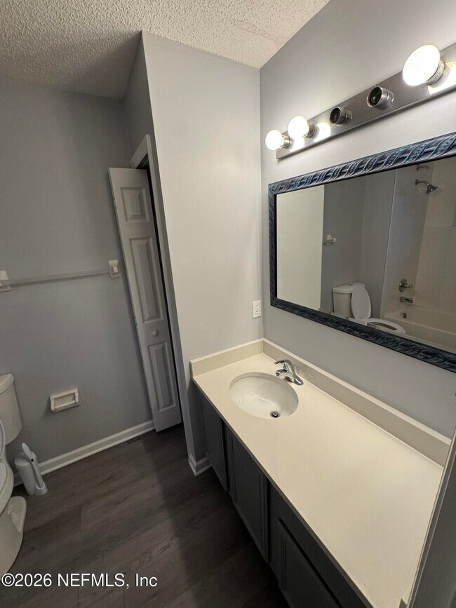 Building Photo - 5558 Oak Crossing Dr