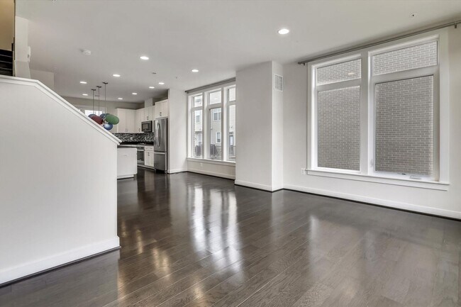 Building Photo - Luxury END-UNIT garage townhouse - 4BD/4.5BA!