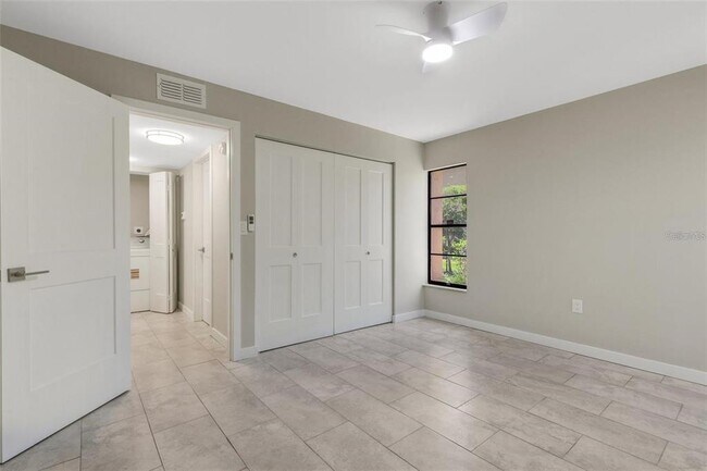 Building Photo - 2319 Beneva Terrace