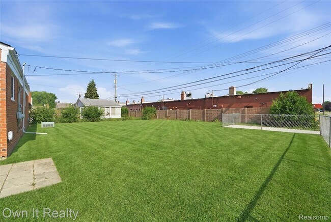 Building Photo - 24985 Mabray Ave