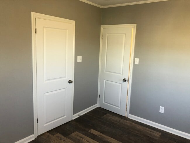 Building Photo - Beautiful Remodeled Ranch Home on 1/2 Acre...