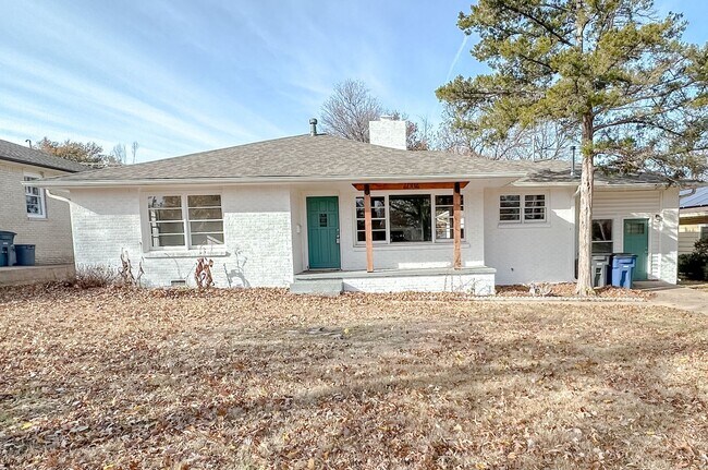 Building Photo - Midtown Tulsa: Stunning 4 bedroom 2 bathroom home