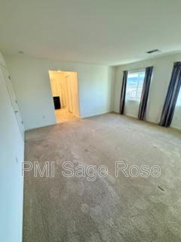 Building Photo - 8932 Coyote Blf Dr