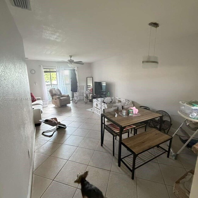 Building Photo - 940 NW 104th Ave