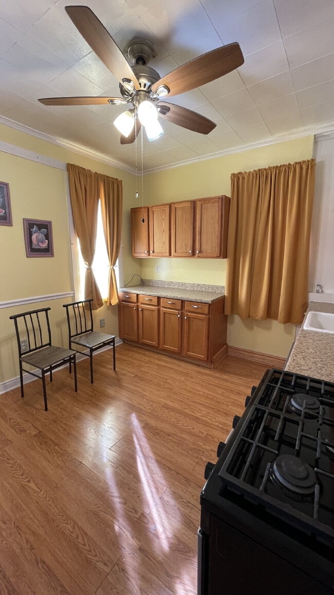 Building Photo - 19 S 6th St