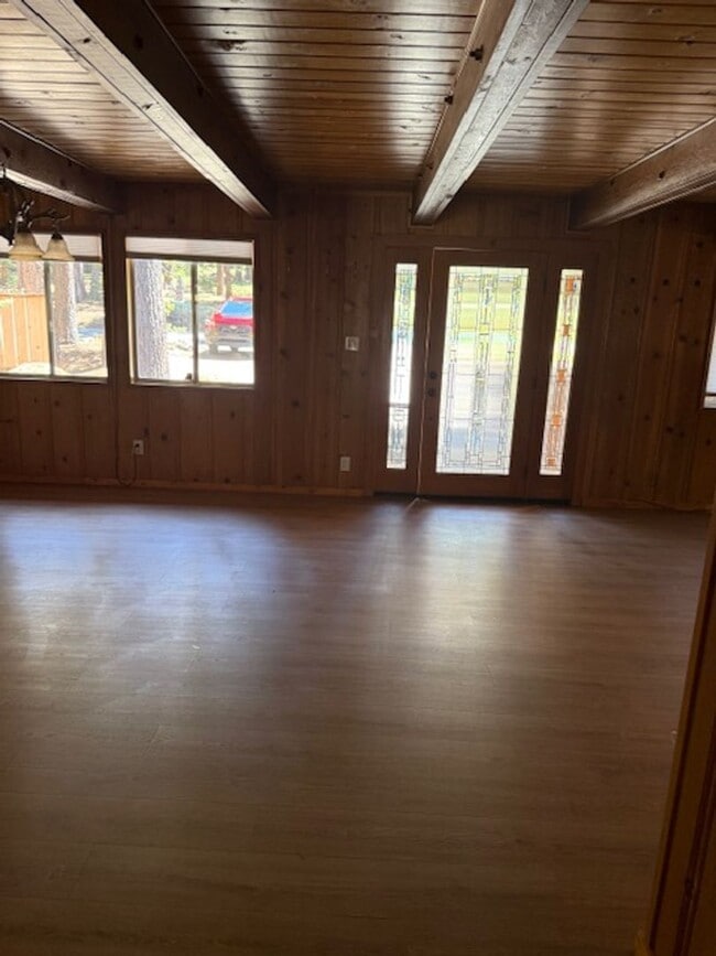Building Photo - 3Bd 2Ba home located in a quiet neighborho...
