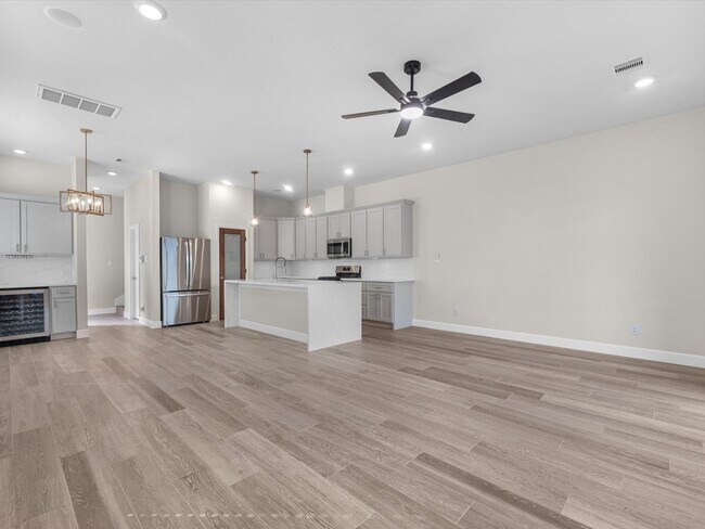 Building Photo - 603 N Milby St