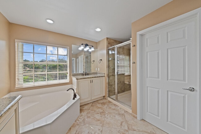 Building Photo - 7865 Jewelwood Dr