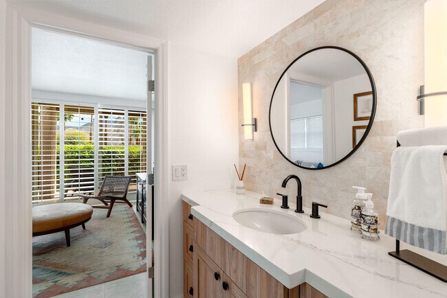 Building Photo - 48910 Noline Pl