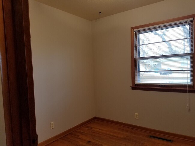 Building Photo - 3542 S Bonn St