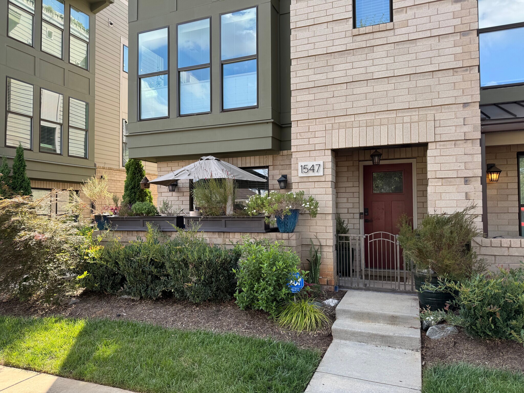 Walkable location near Uptown and the streetcar ?? - 1547 Duckworth Ave