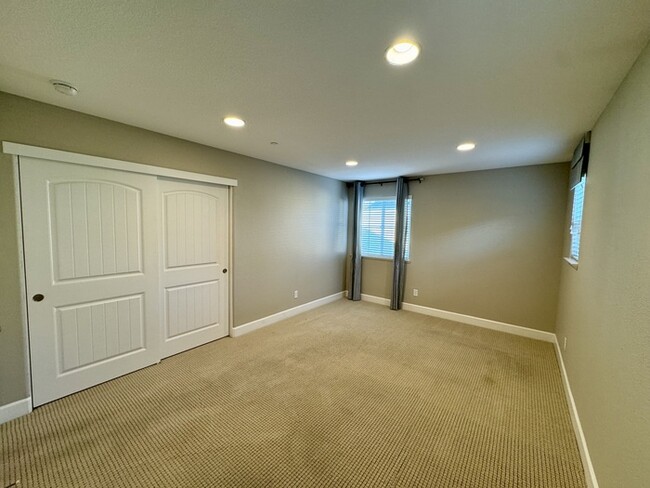 Building Photo - Beautiful Home in Lincoln! - 27 E Street