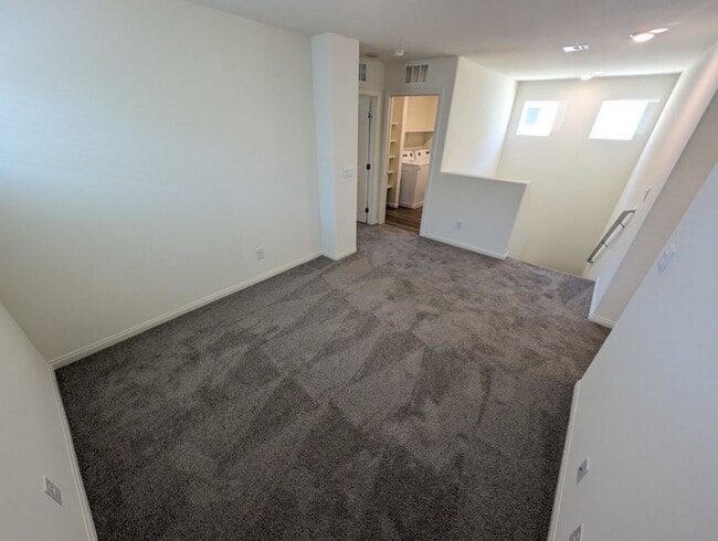 Building Photo - 5658 Mesa Sedona St