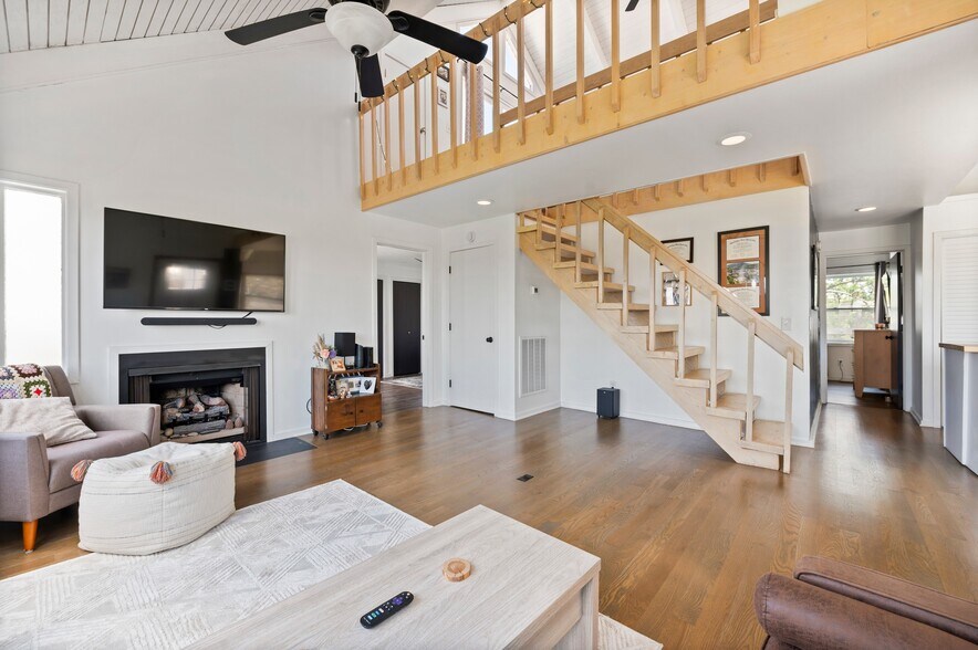 Building Photo - 8439 River Rd