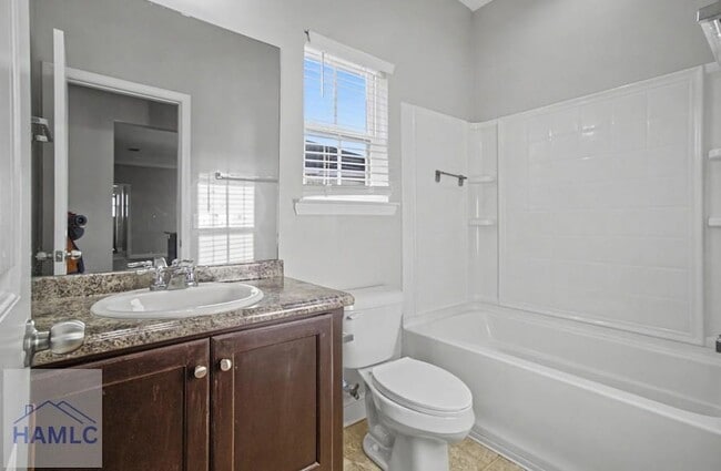 Building Photo - 147 Rimes Ave SE