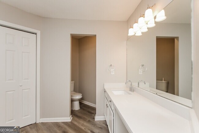 Building Photo - 5407 Sweetsprings Dr SW