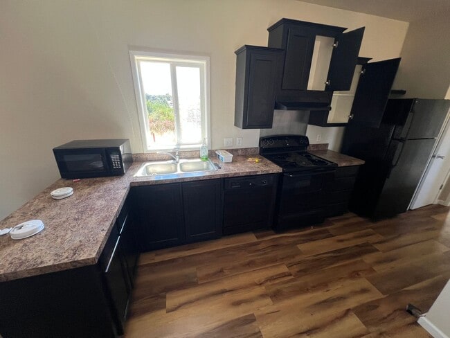 Building Photo - Paradise 2 bedroom 2 bath home on land. Ru...