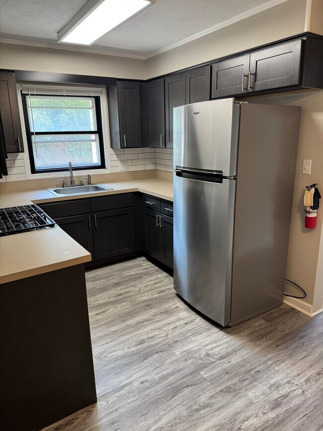 Building Photo - 564 Grand Ave