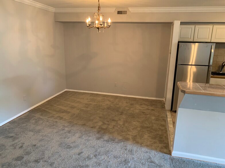 Building Photo - 7509 Spring Lake Dr