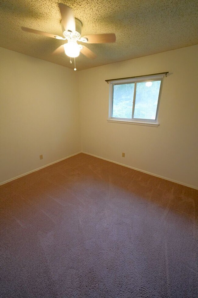 Building Photo - 221 Judith Ann Dr