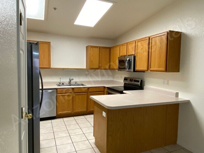 Building Photo - TRUC3490