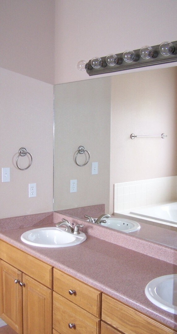 Building Photo - 2361 Craycroft Dr