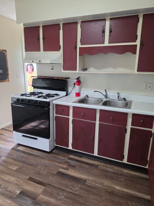 Building Photo - Charming, extremely clean 2 BR house in Shirley