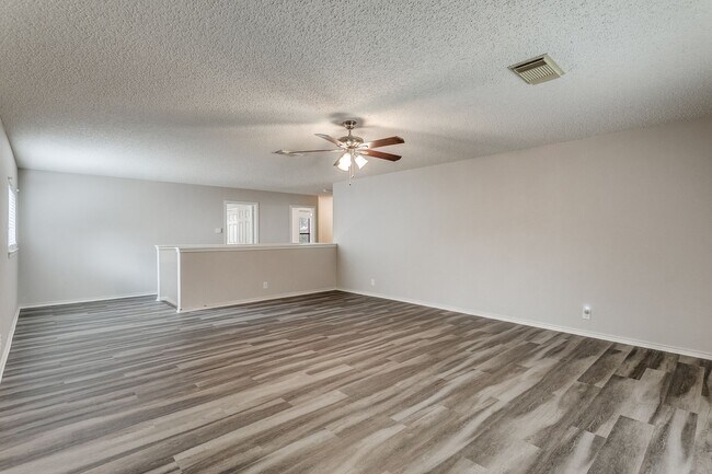 Building Photo - Spacious 3-bedroom home in the highly desirable Parkwood Subdivision