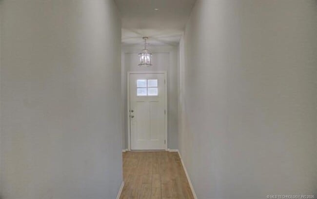 Building Photo - Welcome to this cozy home!
