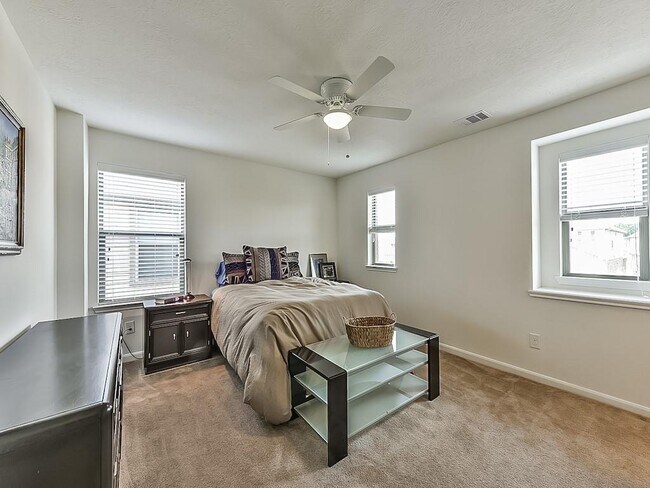 Building Photo - 15223 Sunlight Bay Ct