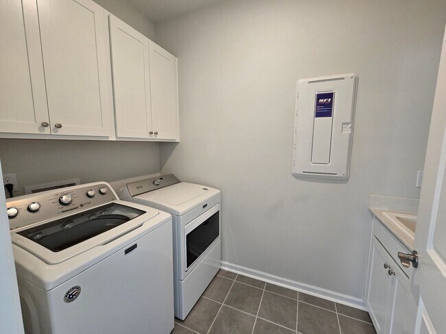 Building Photo - 3 BR/2BA | Newly Renovated Single Family Home | 2-Car Garage Parking | Large backyard| In Carolin...