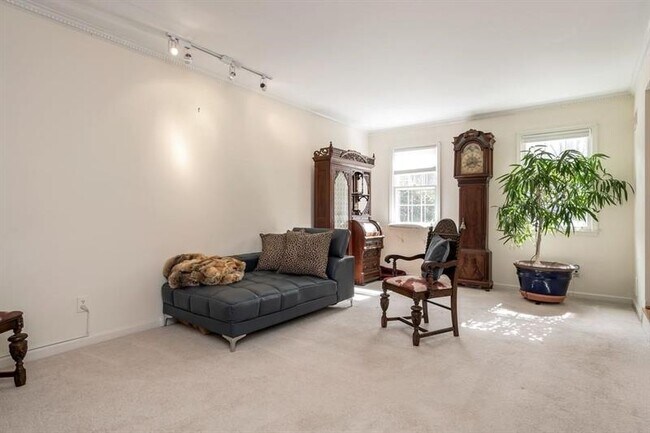 Building Photo - 1105 Clairemont Ave