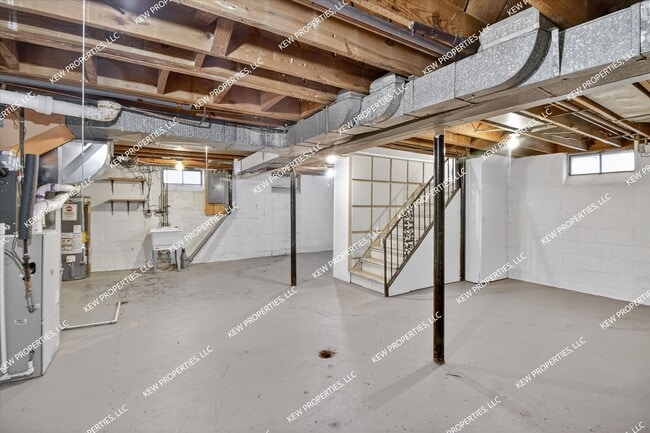 Building Photo - Lovely 3-Bedroom, 1.5-Bathroom Brick Bungalow for Rent in Redford Twp.!