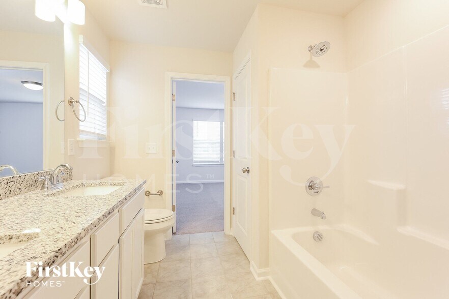 Building Photo - 703 Birchcrest Wy