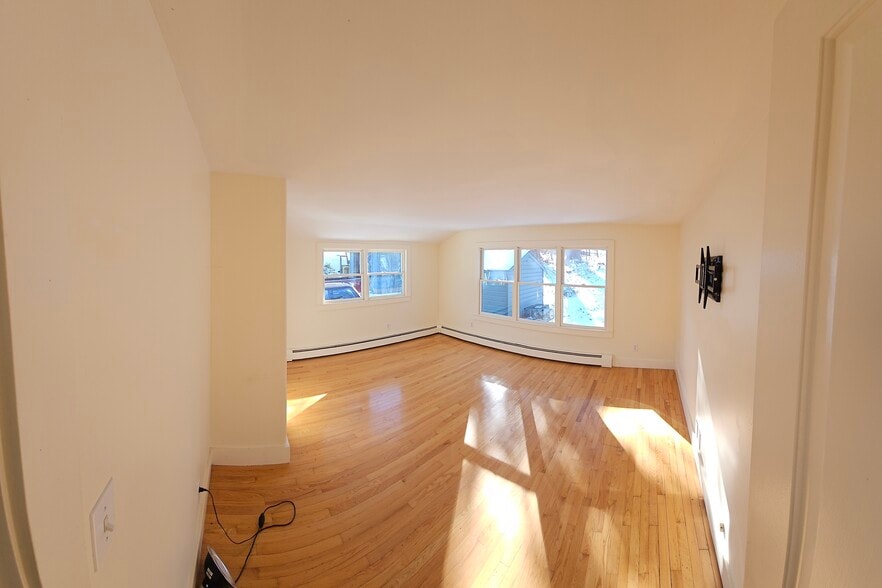 Building Photo - 571 Merrimac St
