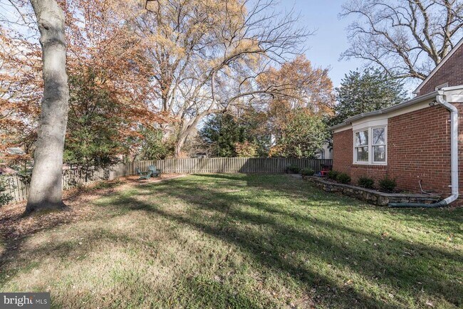 Building Photo - 6007 Welborn Dr