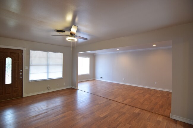 Building Photo - 311 Crockett Dr