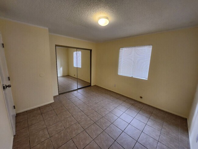 Building Photo - 2725 E Tierra Buena Ln