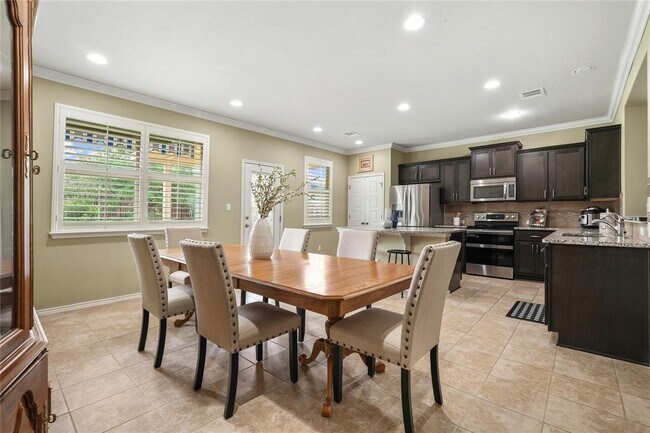 Building Photo - 204 Sawtooth Dr