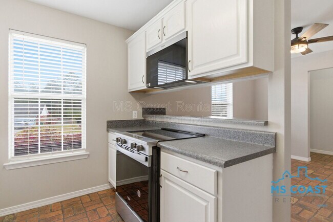 Building Photo - 14971 Camp Ln