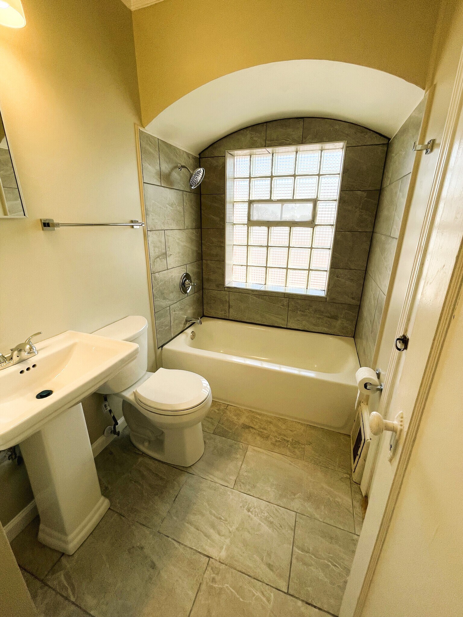 Building Photo - 4960 Fyler Ave